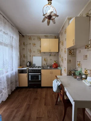 1 к. квартира на Лазурній