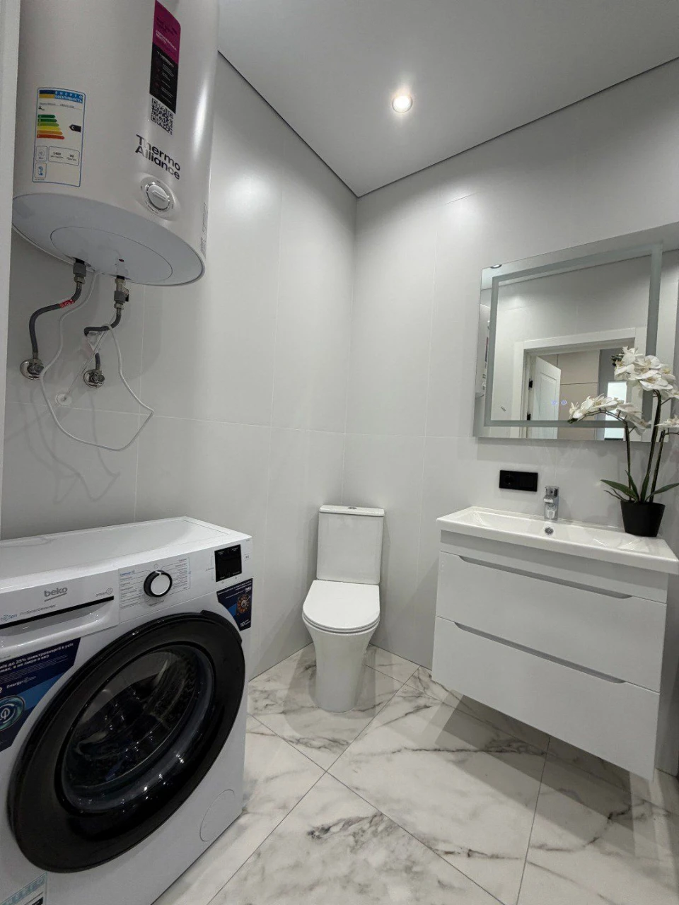 1 кімнатна квартира з ремонтом 42.1 м² в центрі м. Вишневе |