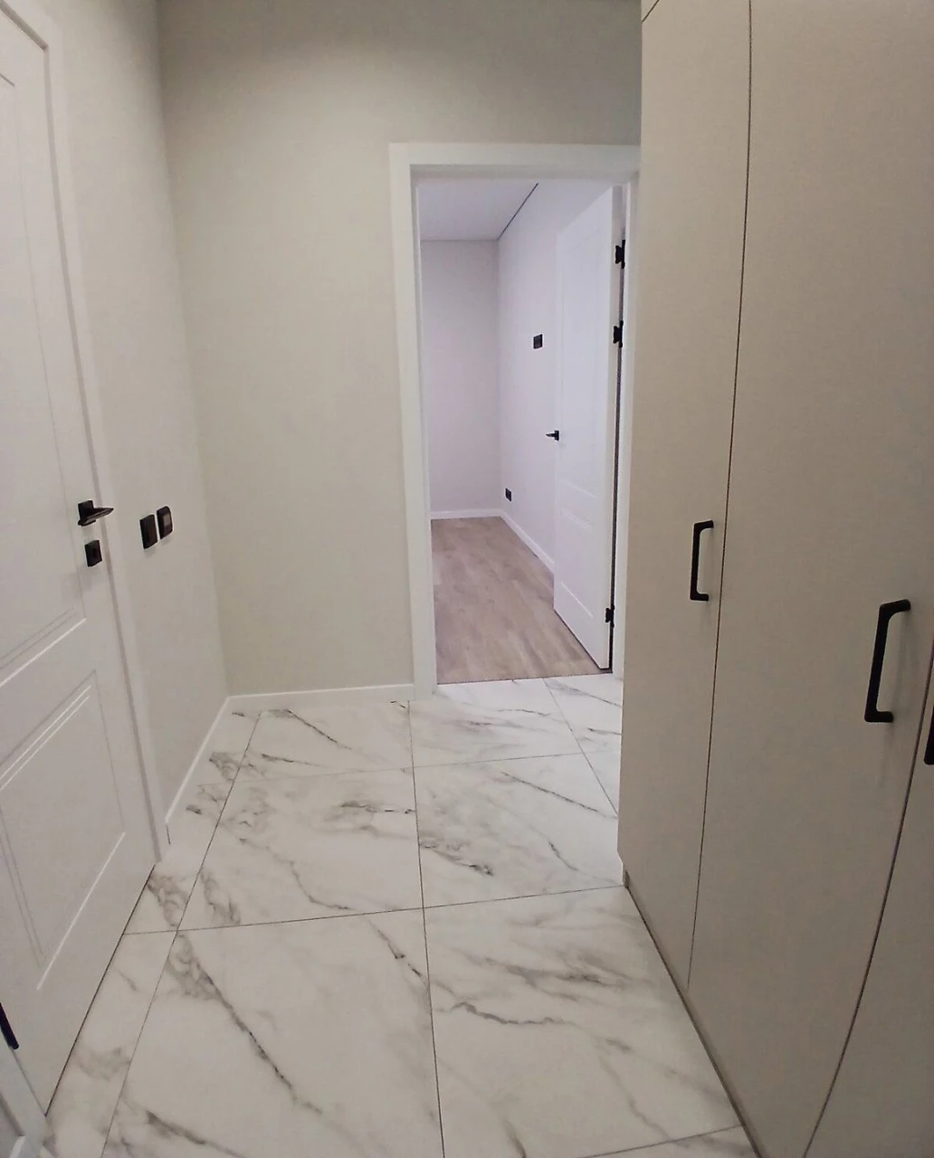 1 кімнатна квартира з ремонтом 42.1 м² в центрі м. Вишневе |
