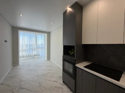 1 кімнатна квартира з ремонтом 42.1 м² в центрі м. Вишневе |