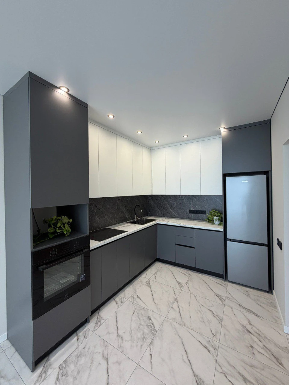 1 кімнатна квартира з ремонтом 42.1 м² в центрі м. Вишневе |