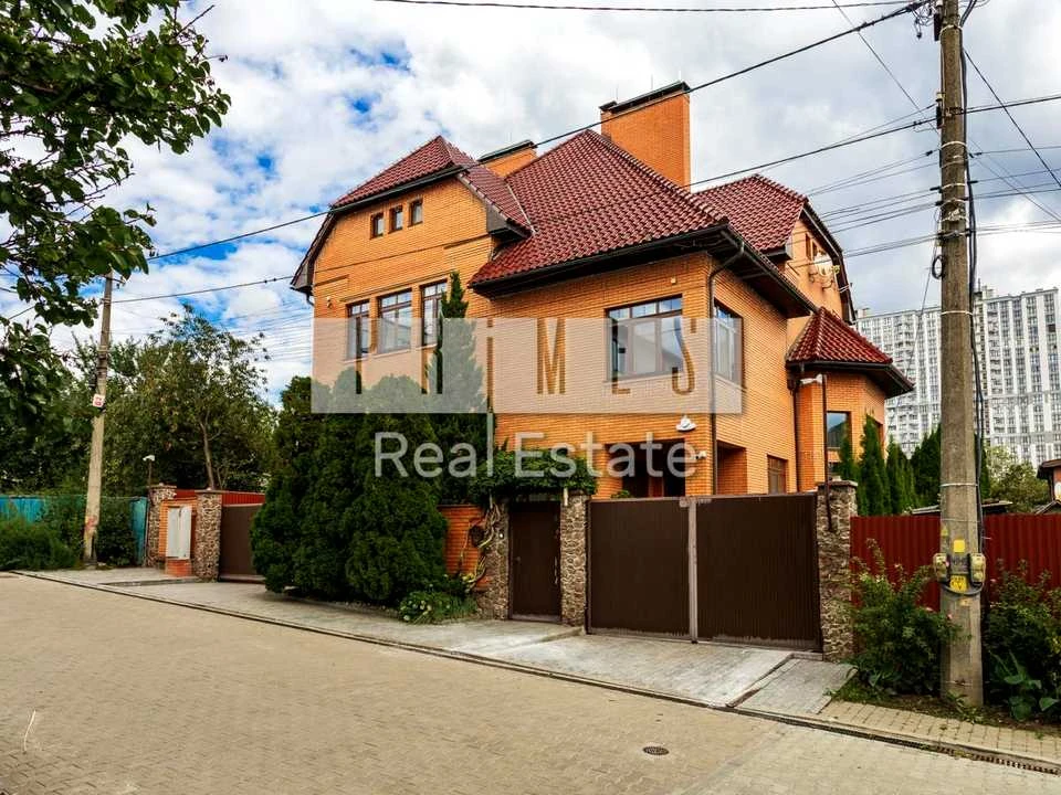 Будинок. Київ, Яготинська вул.