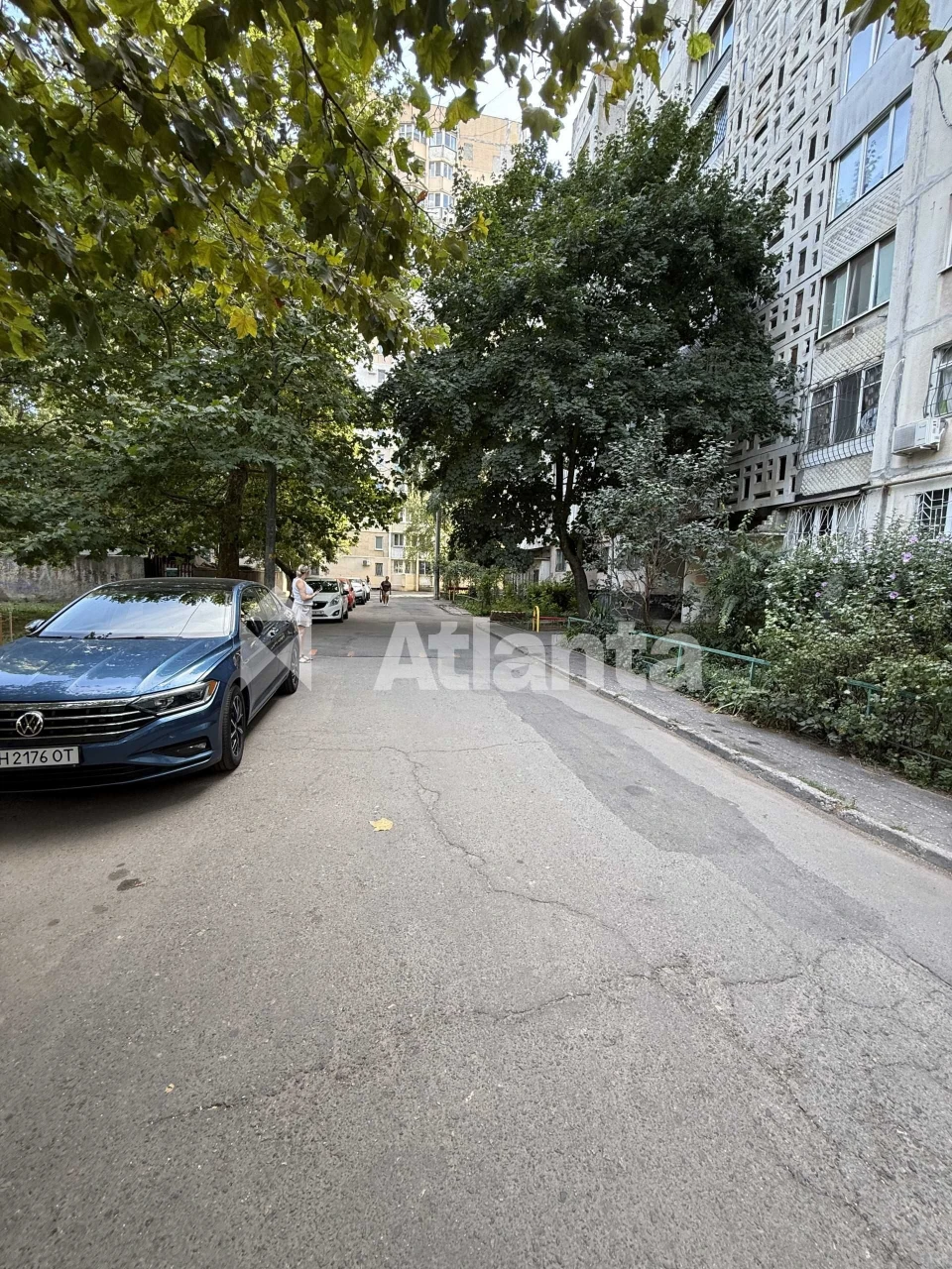 Простора 3-кімнатна квартира на Таїрова в гарному районі для