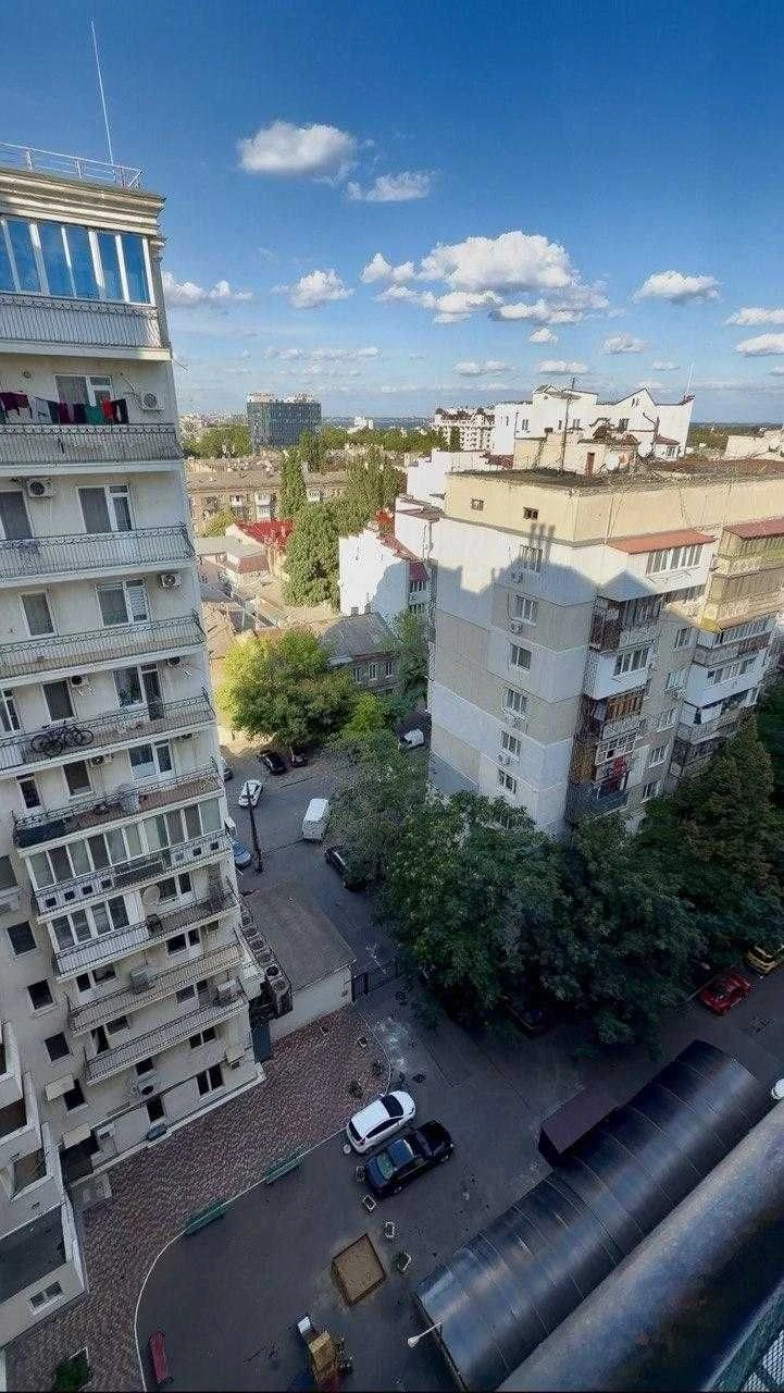 Продам 4 кімнатну квартиру в центрі Одеси — жк "Клімовський"