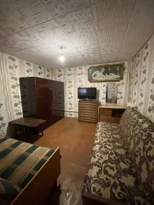 Продам 2 кімнатну квартиру на вул. Богдана Хмельницького.
