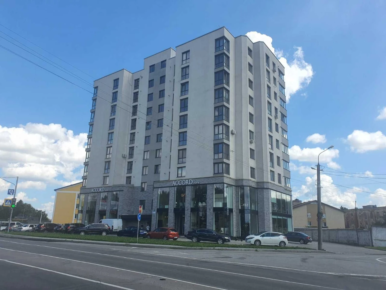 39875 Простора 2-кімнатна квартира в центрі міста в зданому