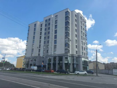 39875 Простора 2-кімнатна квартира в центрі міста в зданому