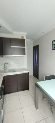 Продаж 3-к квартири з капітальним ремонтом, 2 поверх, меблі/
