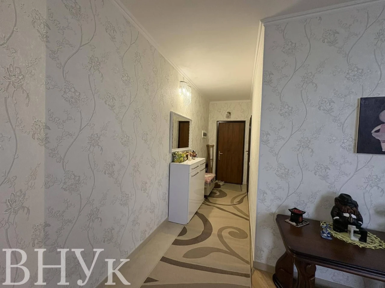 Продам 2к з кухнею студією з ремонтом,меблями та технікою