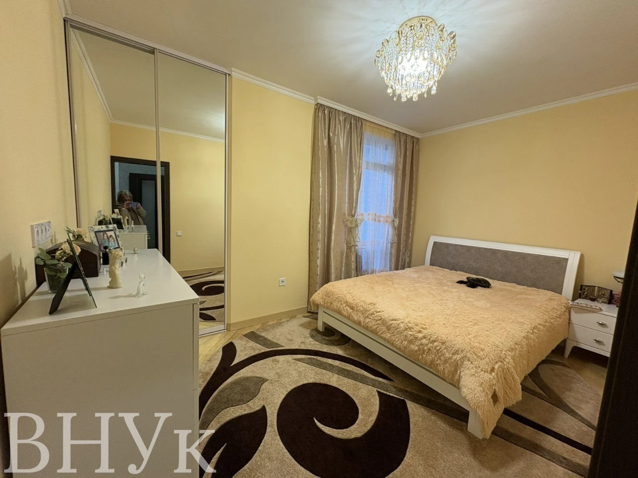 Продам 2к з кухнею студією з ремонтом,меблями та технікою
