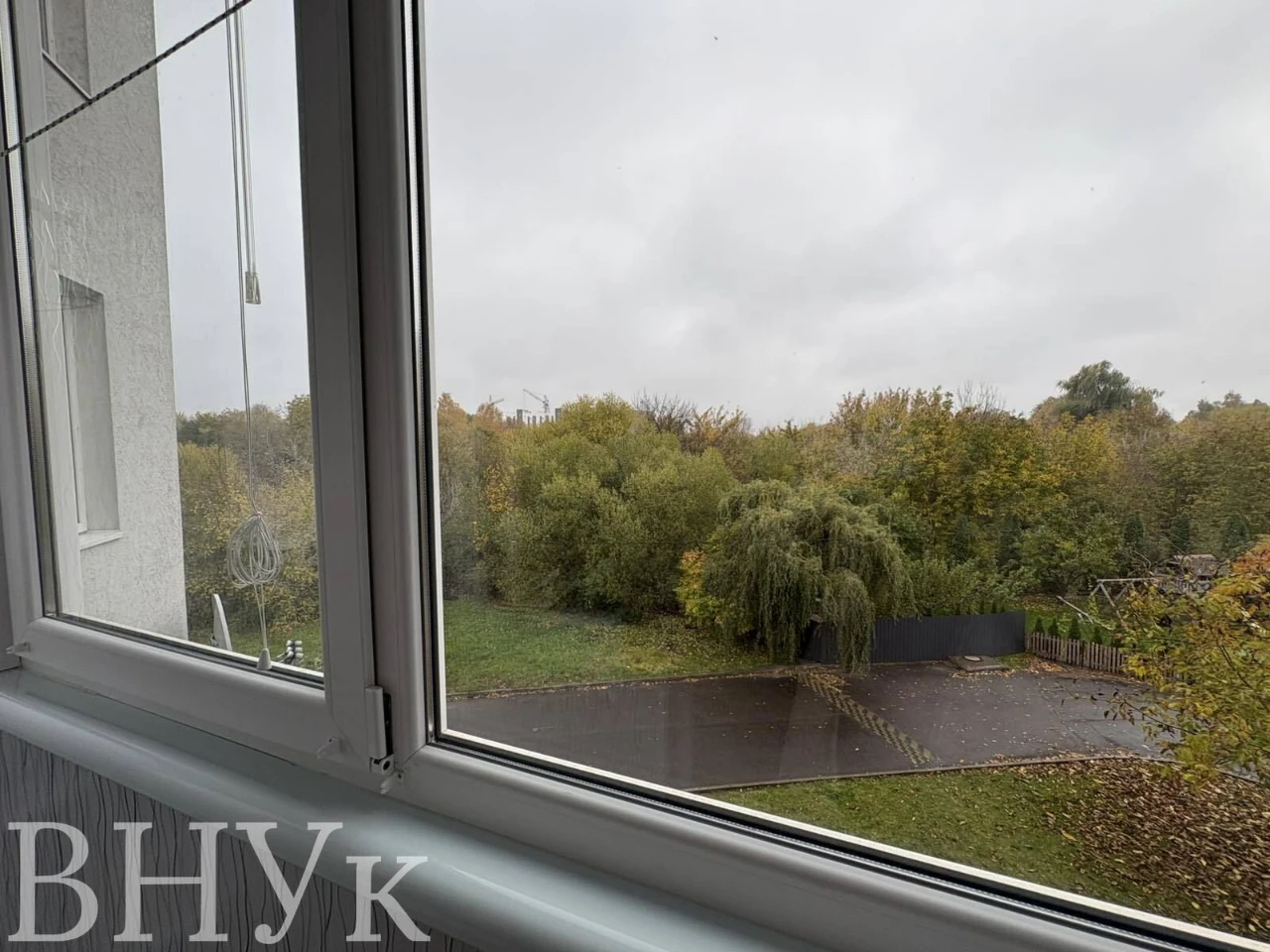 Продам 2к з кухнею студією з ремонтом,меблями та технікою