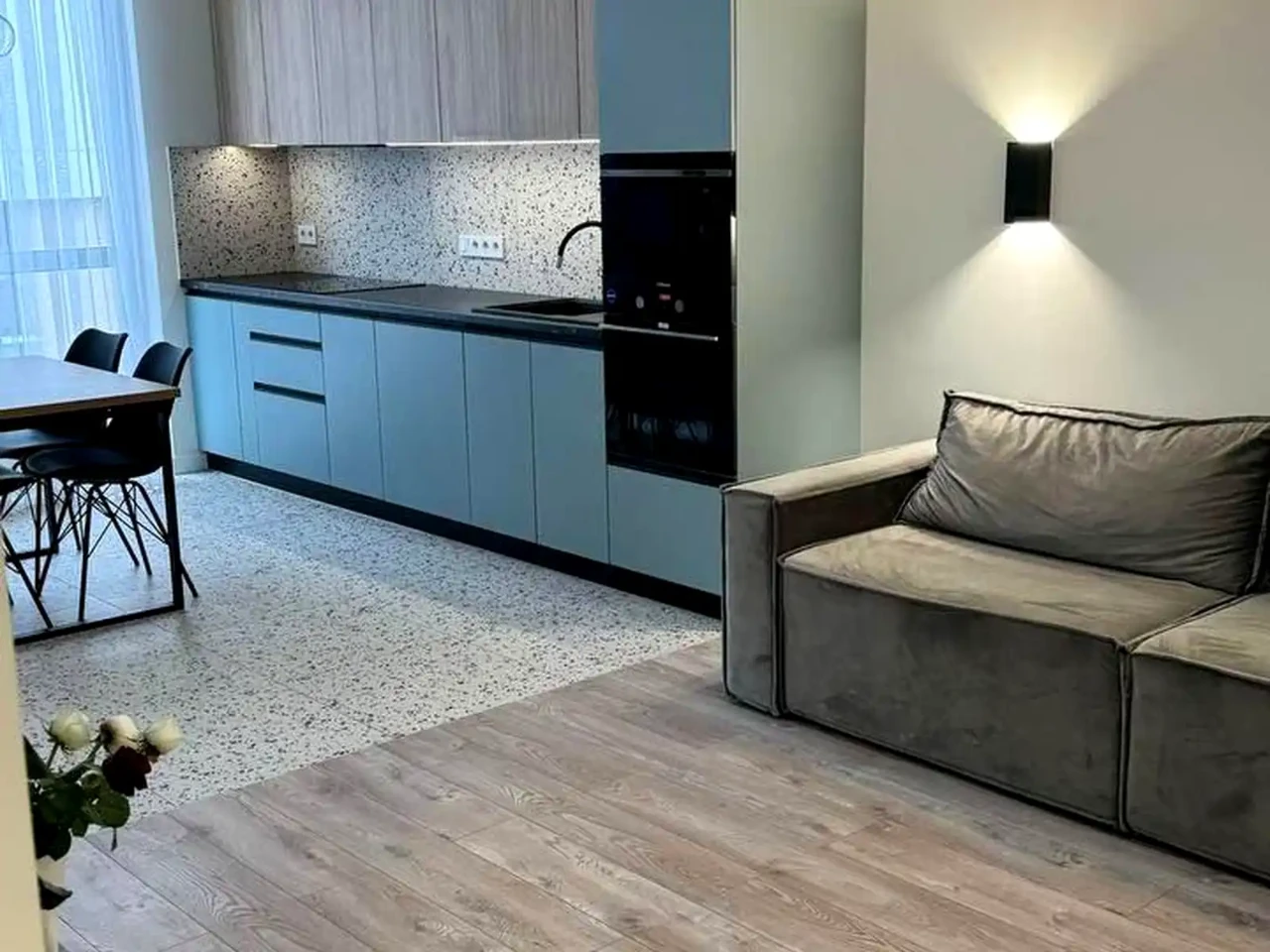 Оренда квартири 3-кімн. 75 м² 3/9 пов.