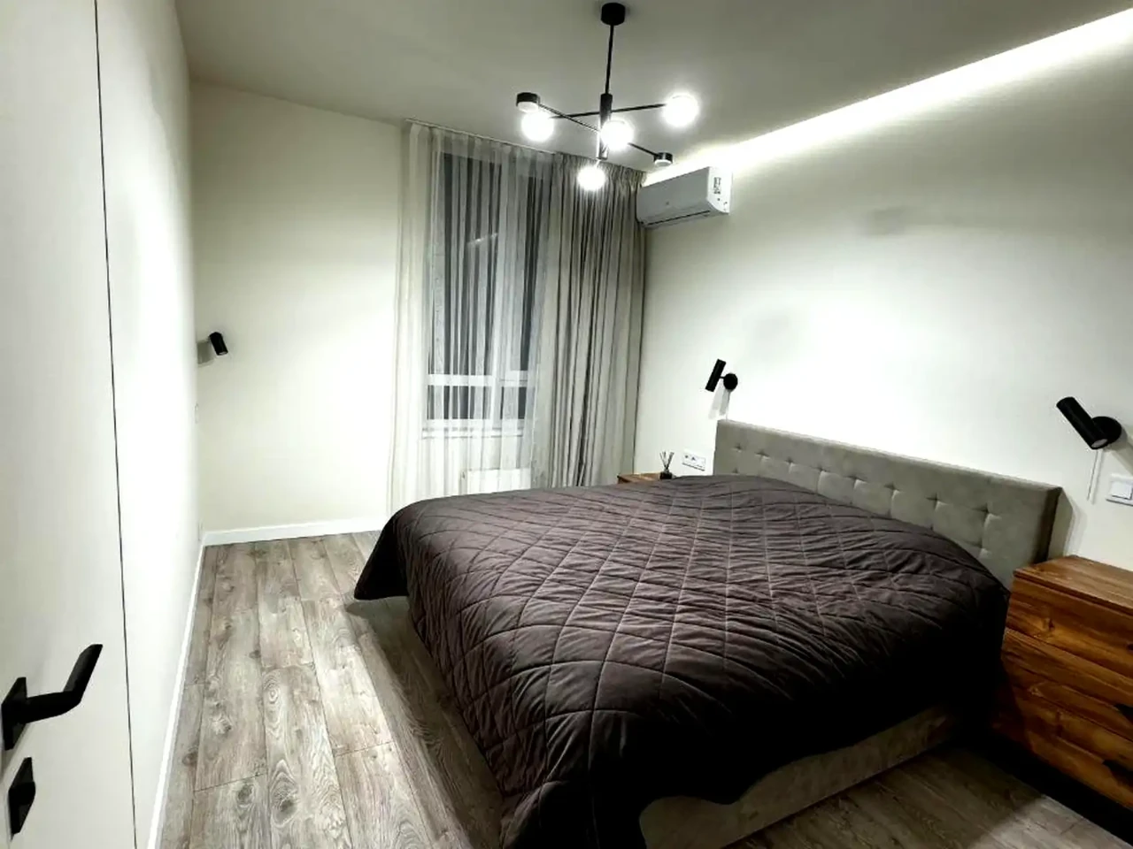Оренда квартири 3-кімн. 75 м² 3/9 пов.