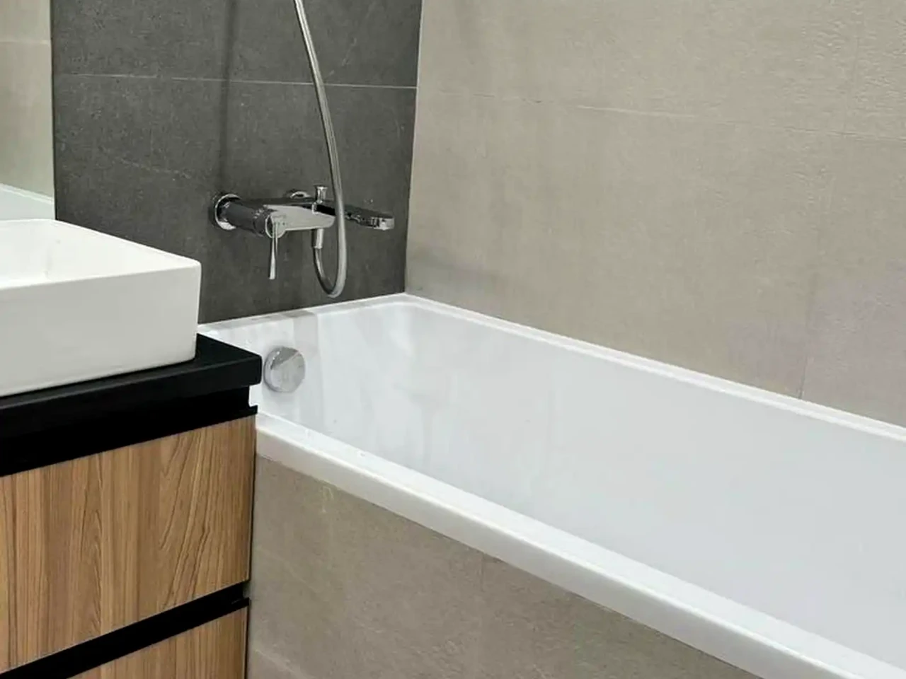 Оренда квартири 3-кімн. 75 м² 3/9 пов.