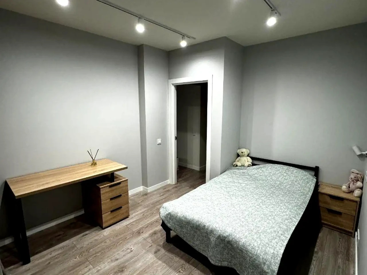 Оренда квартири 3-кімн. 75 м² 3/9 пов.