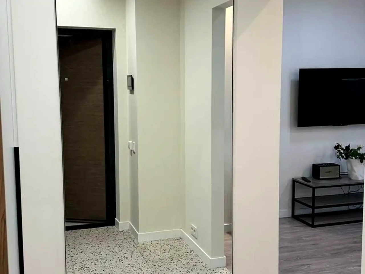 Оренда квартири 3-кімн. 75 м² 3/9 пов.
