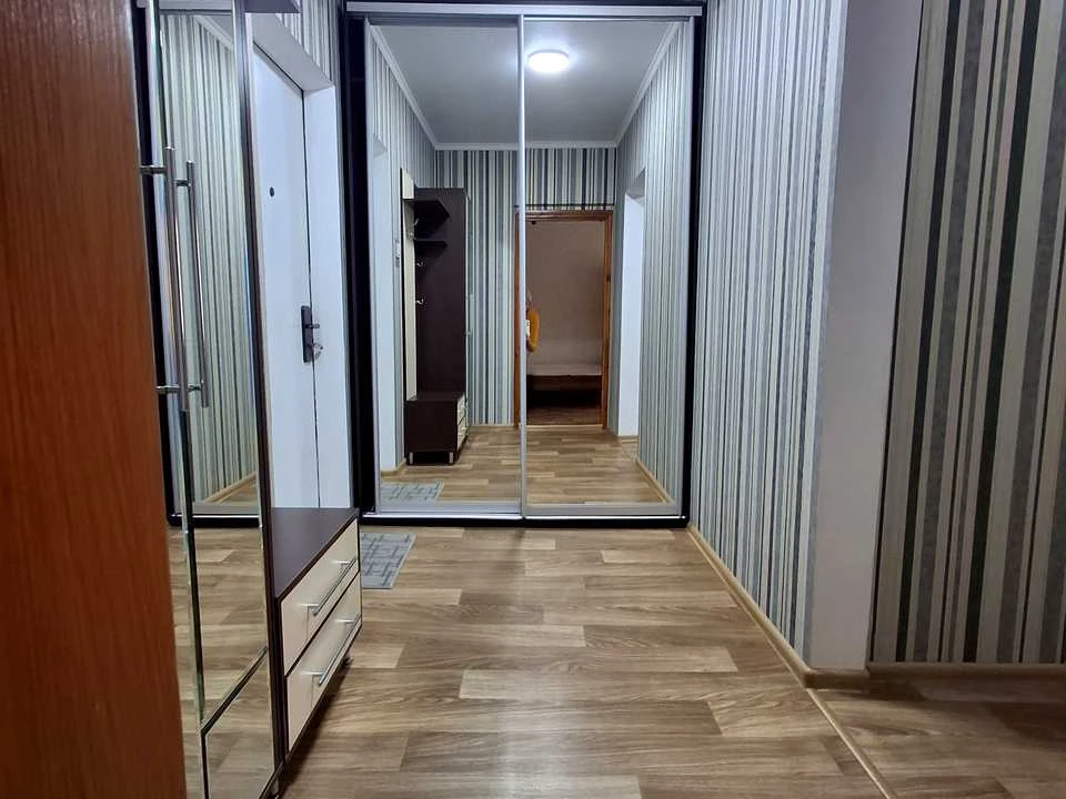 Квартира. Київ, Драгоманова вул.