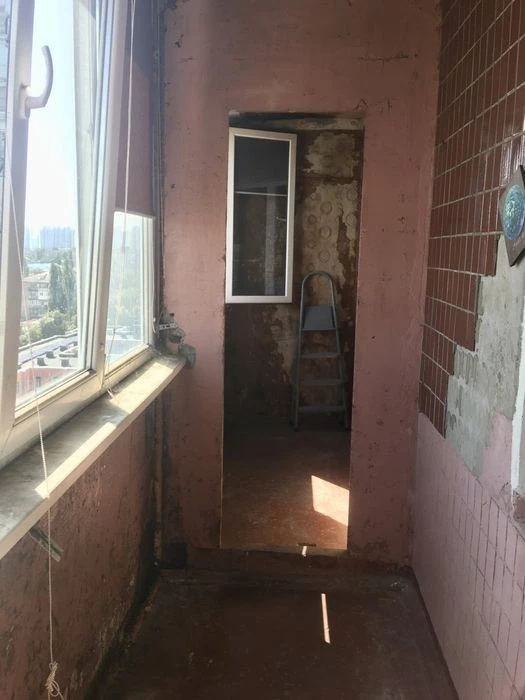 Urgent! 1-room apartment for sale. Dniprovsky district. Raiduzhny