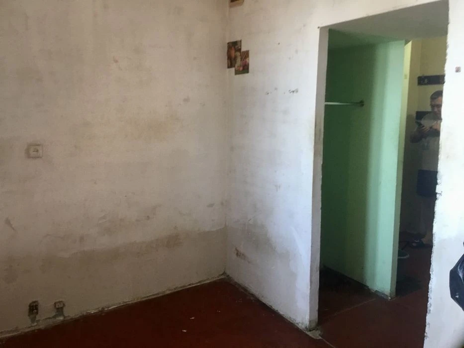Urgent! 1-room apartment for sale. Dniprovsky district. Raiduzhny