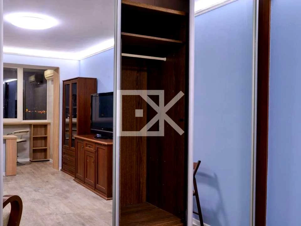 Квартира. Київ, Героїв полку "Азов" вул.