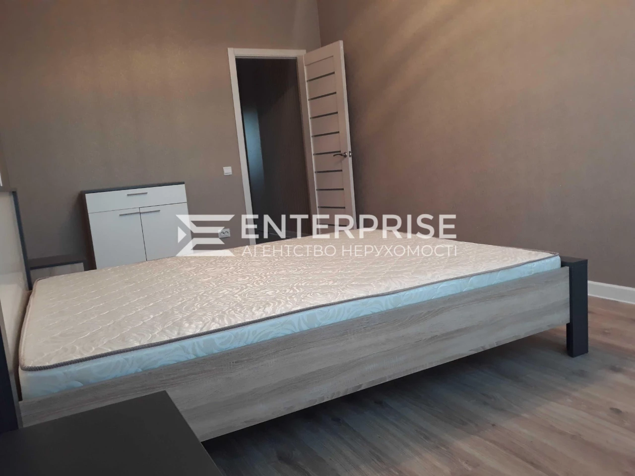 Продаж 2к квартири з ремонтом  пр.Ясинуватський  Держ.програ