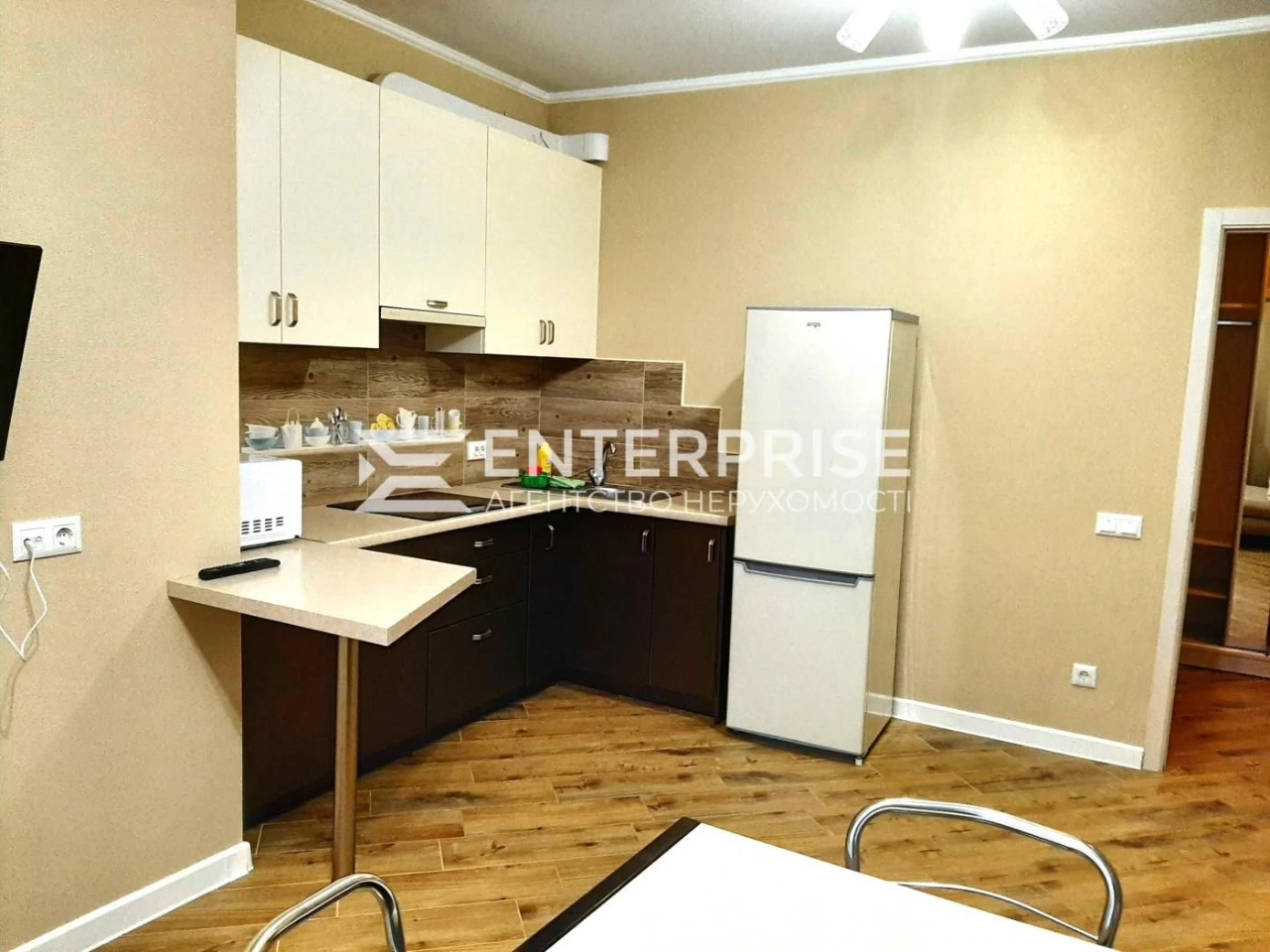 Продаж 2к квартири з ремонтом  пр.Ясинуватський  Держ.програ