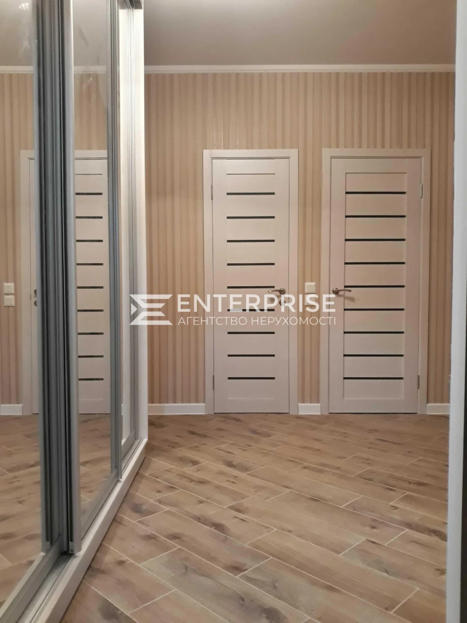 Продаж 2к квартири з ремонтом  пр.Ясинуватський  Держ.програ