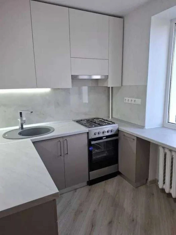 3к 59,2 м² на Таїрова, якісний ремонт, центр, три вікна у дв
