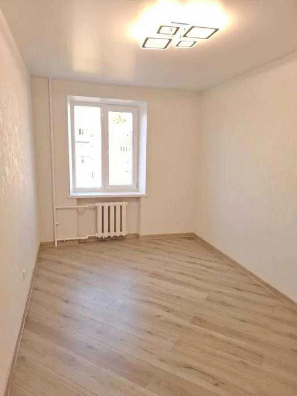 3к 59,2 м² на Таїрова, якісний ремонт, центр, три вікна у дв