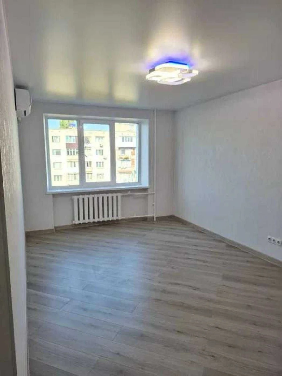 3к 59,2 м² на Таїрова, якісний ремонт, центр, три вікна у дв