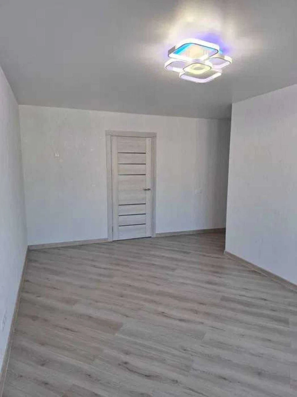 3к 59,2 м² на Таїрова, якісний ремонт, центр, три вікна у дв