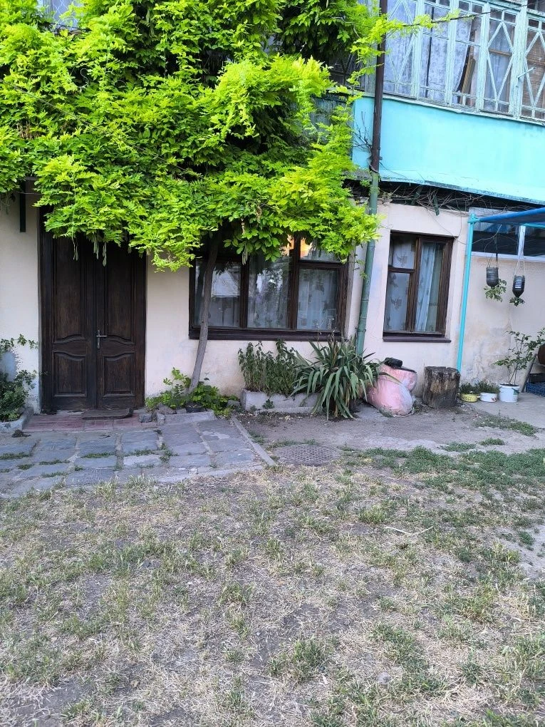 Продам свою 2-комнатную  квартиру Молдаванка, рядом  парк, ц