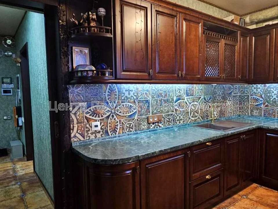 Apartment. Kharkiv, Peremohy Avenue.