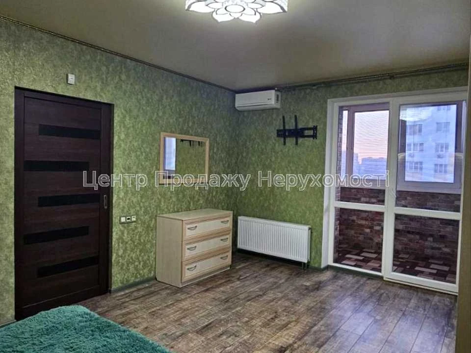 Apartment. Kharkiv, Peremohy Avenue.