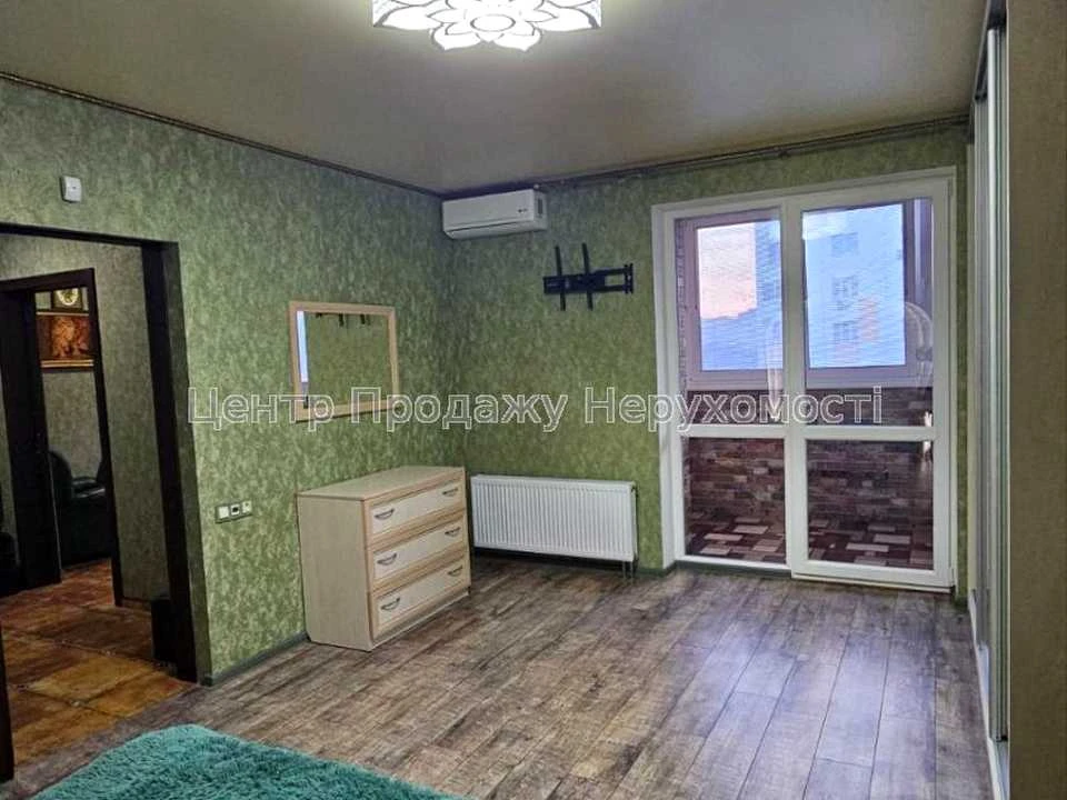 Apartment. Kharkiv, Peremohy Avenue.
