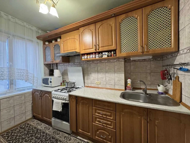 Продаж 4 кімнатної квартири по вул Пасічна 73.1м2 (Панельний