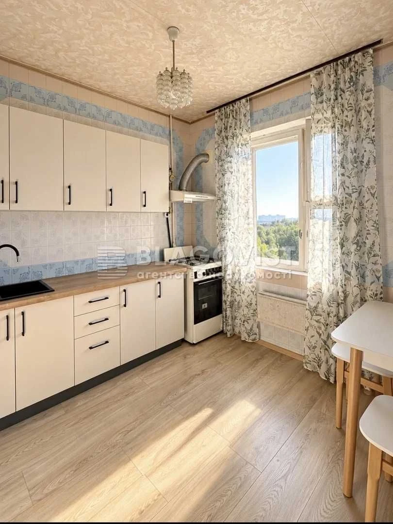 Продаж 2-к квартири Калиновського Кастуся (Астраханська), 25