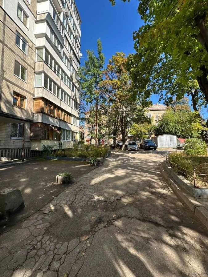 Продам 3-к квартиру Киев, Шевченковский, Марка Безручко ул,