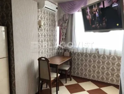 Продаж 1-кімнатної квартири, вул. Академіка Булаховського, 5