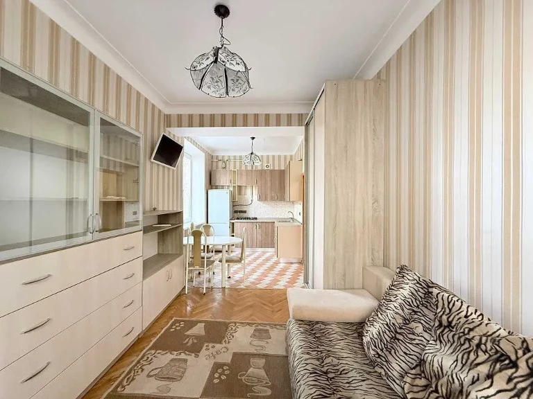 Продам двокімнатну квартиру (43 м²) у Києві, Солом' янський