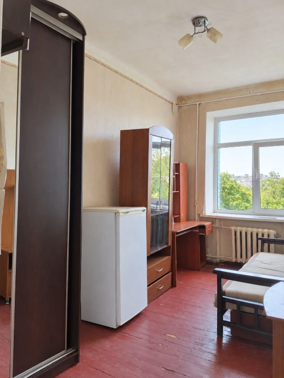 квартира  біля метро — 32 м², меблі та техніка залишаються!