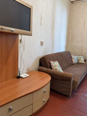 квартира  біля метро — 32 м², меблі та техніка залишаються!
