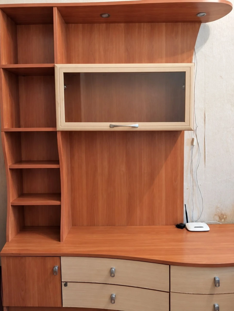 квартира  біля метро — 32 м², меблі та техніка залишаються!
