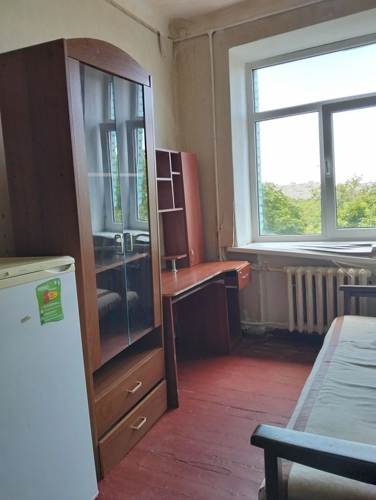квартира  біля метро — 32 м², меблі та техніка залишаються!