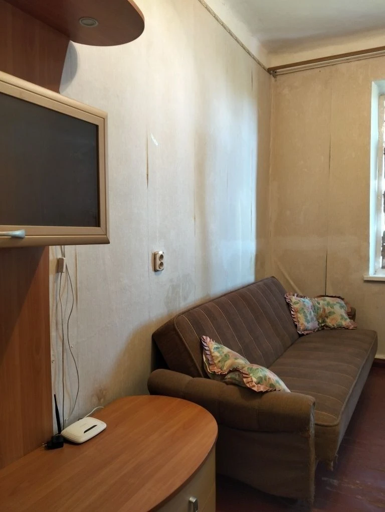 квартира  біля метро — 32 м², меблі та техніка залишаються!