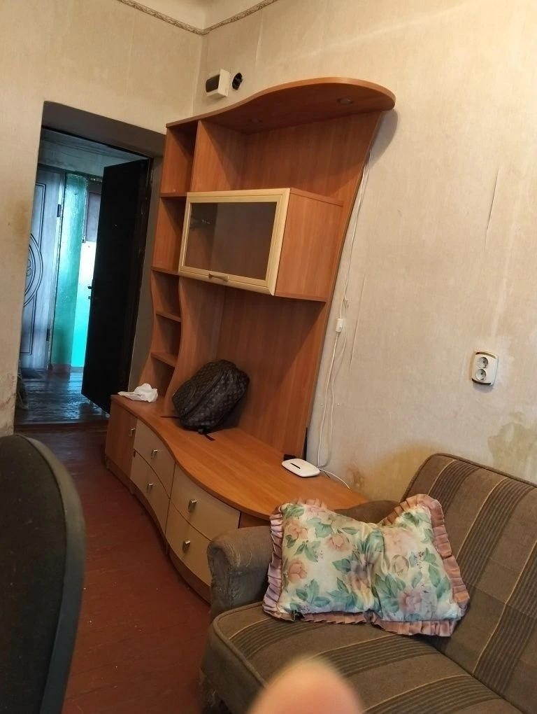 квартира  біля метро — 32 м², меблі та техніка залишаються!
