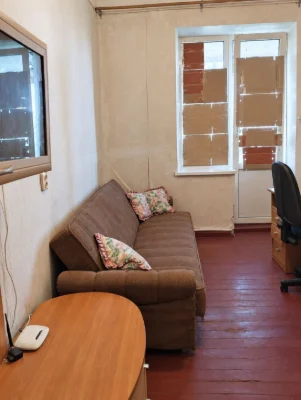 квартира  біля метро — 32 м², меблі та техніка залишаються!
