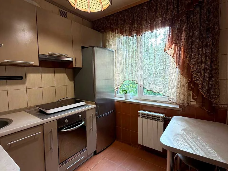 Apartment. Kharkiv, Traktorostudivnyky Ave.