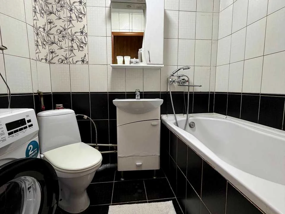 Apartment. Kharkiv, Traktorostudivnyky Ave.