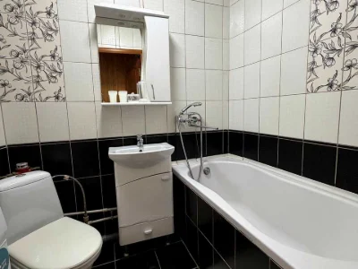 Apartment. Kharkiv, Traktorostudivnyky Ave.